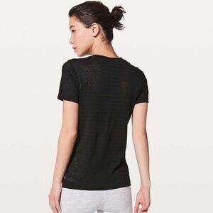 Lululemon Breeze By Short Sleeve Squad Black Perforated Workout Tee est Size 8